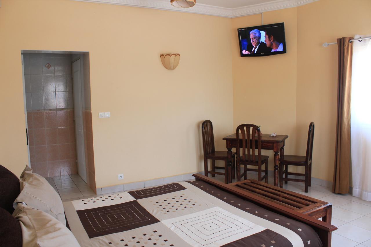 K.méléon-Hôtel Antananarivo Esterno foto