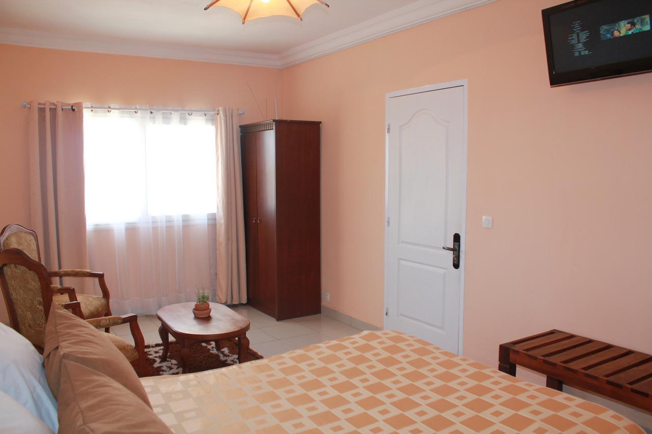 K.méléon-Hôtel Antananarivo Esterno foto