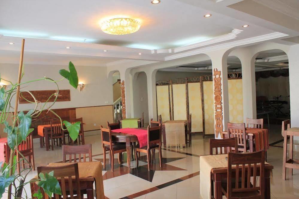 K.méléon-Hôtel Antananarivo Esterno foto