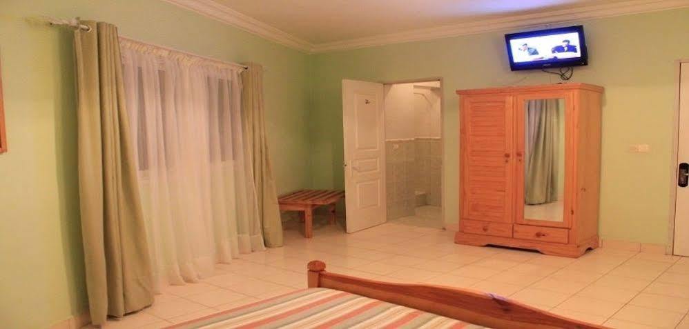 K.méléon-Hôtel Antananarivo Esterno foto