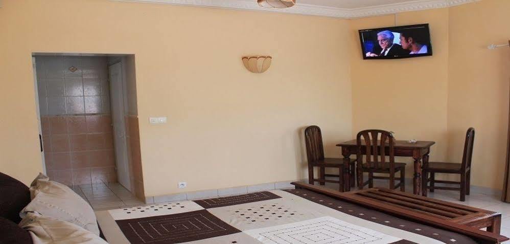 K.méléon-Hôtel Antananarivo Esterno foto