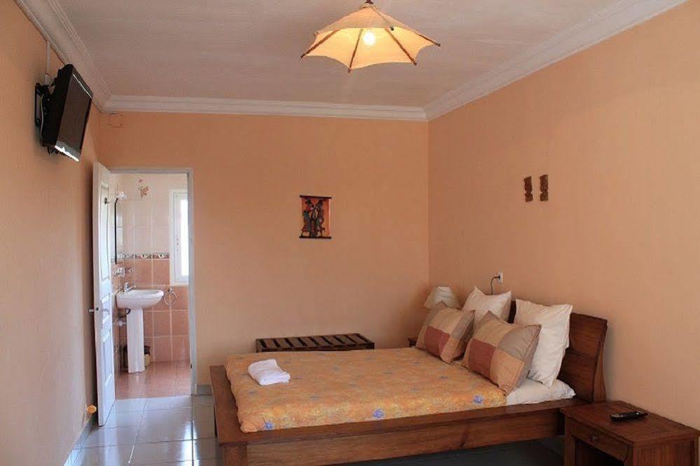 K.méléon-Hôtel Antananarivo Esterno foto
